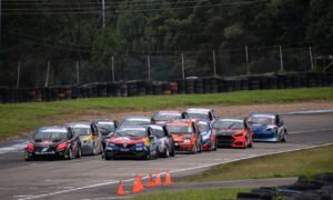 Lee más sobre el artículo El Campeonato TC 2000 Colombia llega a su meridiano de temporada este fin de semana con el “Heat Extra Corto”