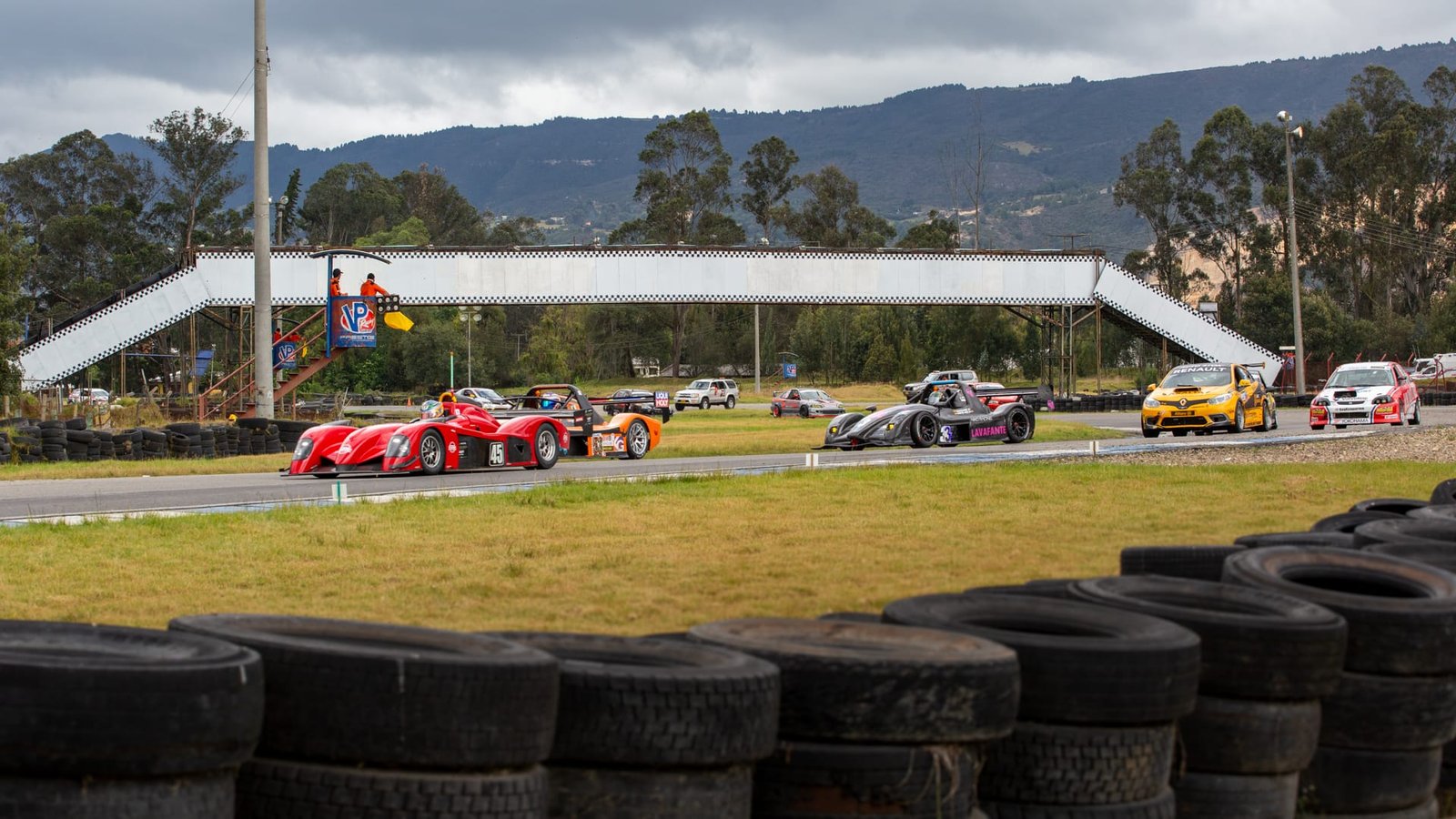 Lee más sobre el artículo Este 7 de diciembre la noche de velitas se celebraen el Autódromo de Tocancipá con la edición 39 de las 6 Horas de Bogotá