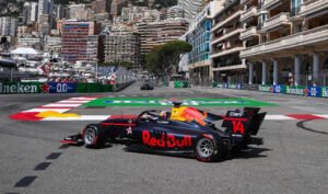 En Mónaco, Montoya suma en la carrera Sprint y es penalizado en la Feature
