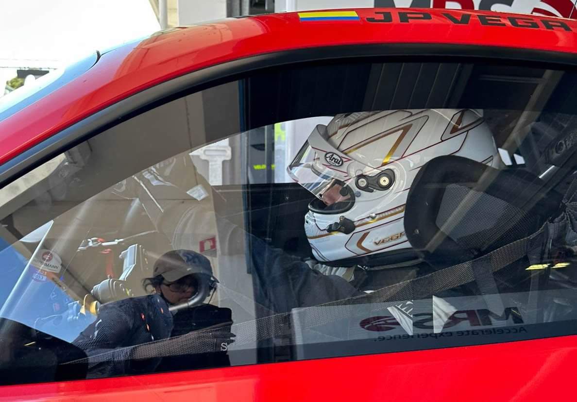 Lee más sobre el artículo Juan Pablo Vega listo para competir en la Porsche Sprint Challenge Ibérica.